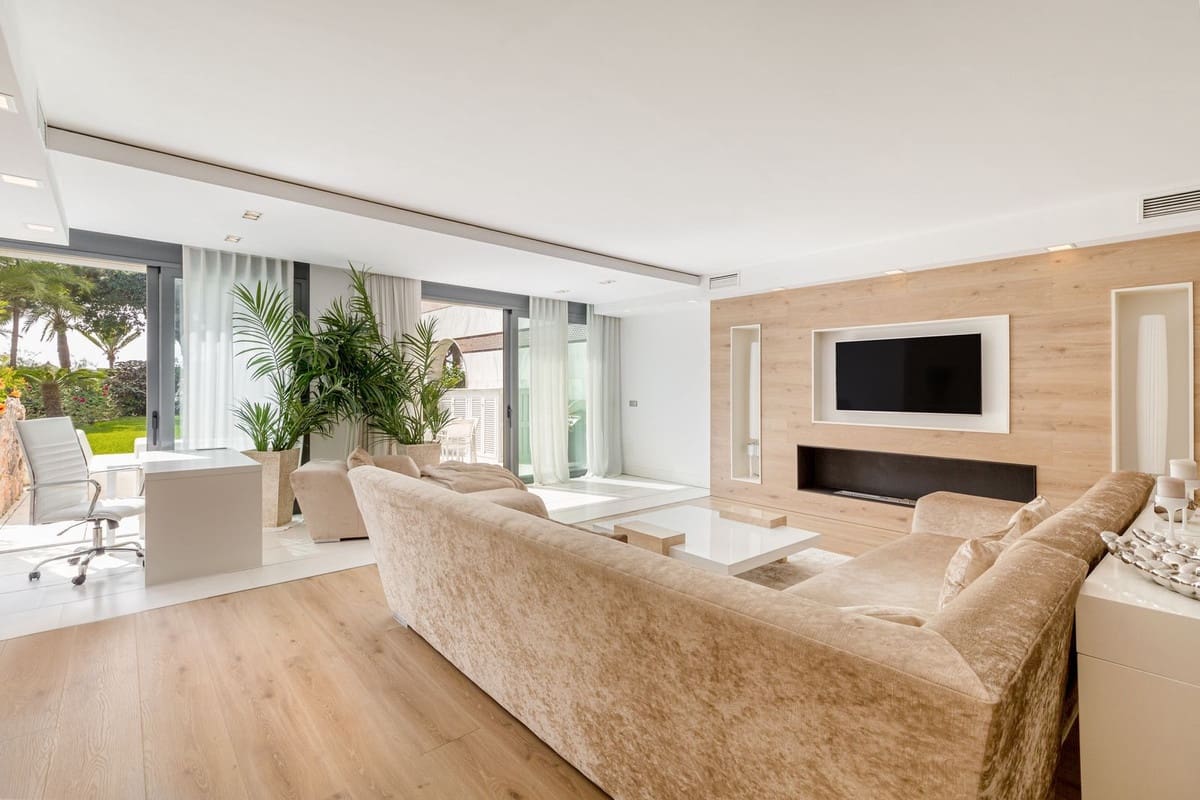 3 bedroom Apartment for sale in Puerto Banus with pool garage - € 1,995,000 (Ref: 2463665)