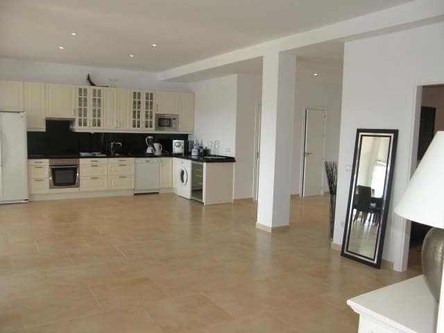 3 Zimmer Apartment zu verkaufen in Nueva Andalucia mit Pool Garage - 695.000 € (Ref: 2508207)