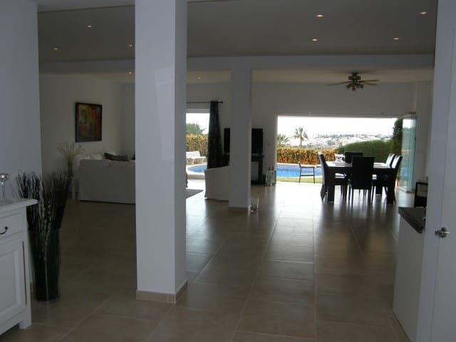 3 Zimmer Apartment zu verkaufen in Nueva Andalucia mit Pool Garage - 695.000 € (Ref: 2508207)