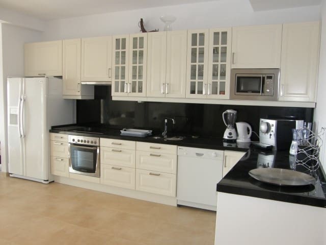 3 Zimmer Apartment zu verkaufen in Nueva Andalucia mit Pool Garage - 695.000 € (Ref: 2508207)