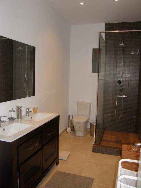 3 bedroom Apartment for sale in Nueva Andalucia with pool garage - € 695,000 (Ref: 2508207)