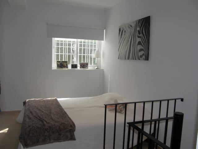 3 bedroom Apartment for sale in Nueva Andalucia with pool garage - € 695,000 (Ref: 2508207)