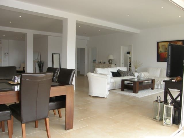 3 sypialnia Apartament na sprzedaż w Nueva Andalucia, Marbella z basenem garażem - 695 000 € (Ref: 2508207)