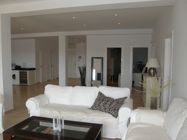 3 sypialnia Apartament na sprzedaż w Nueva Andalucia, Marbella z basenem garażem - 695 000 € (Ref: 2508207)