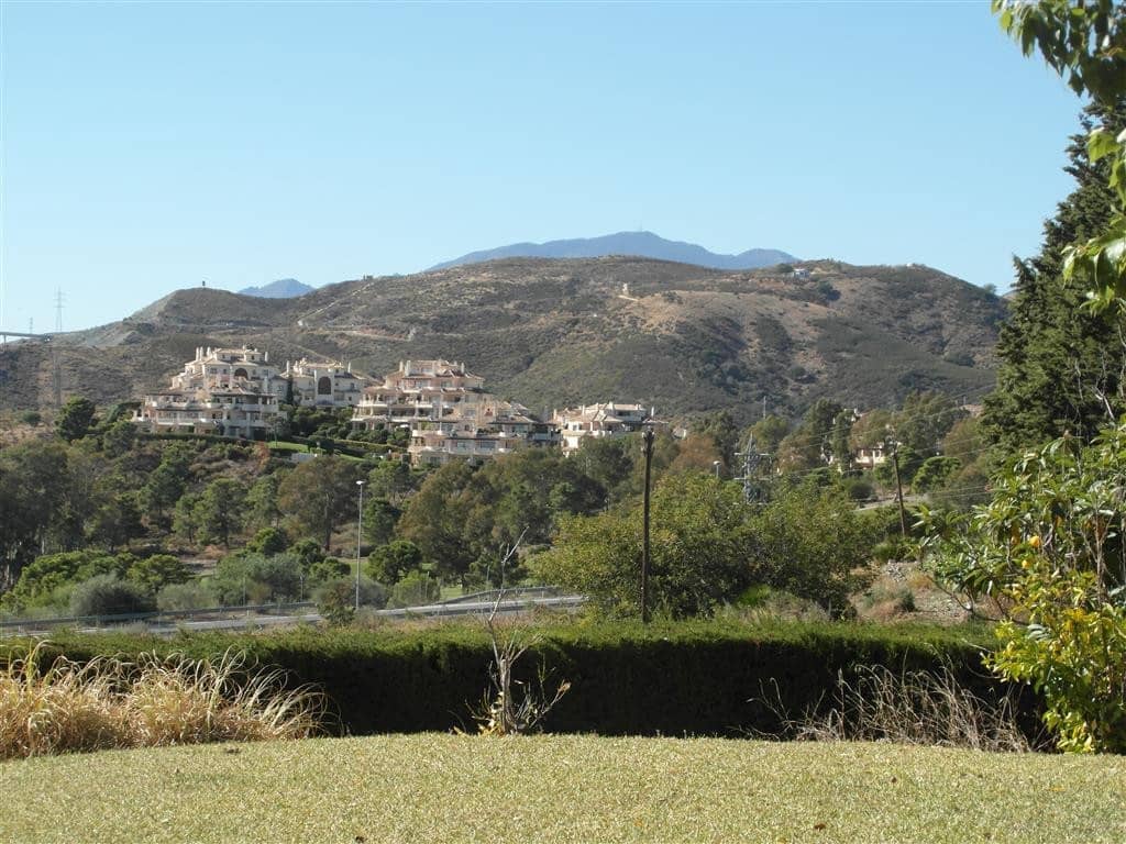 4 bedroom Villa for sale in Benahavis with pool garage - € 1,250,000 (Ref: 2834503)