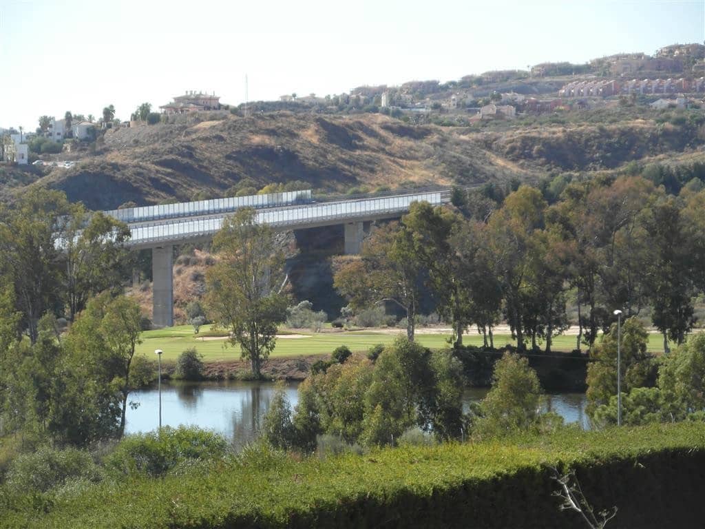 4 bedroom Villa for sale in Benahavis with pool garage - € 1,250,000 (Ref: 2834503)