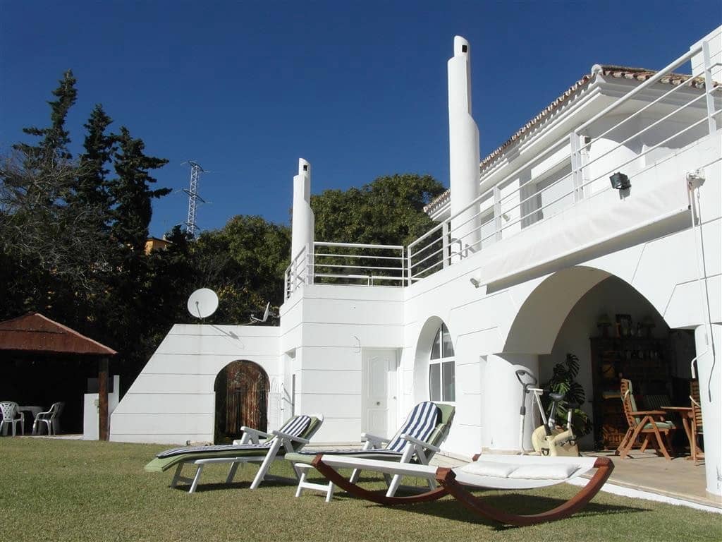 4 bedroom Villa for sale in Benahavis with pool garage - € 1,250,000 (Ref: 2834503)