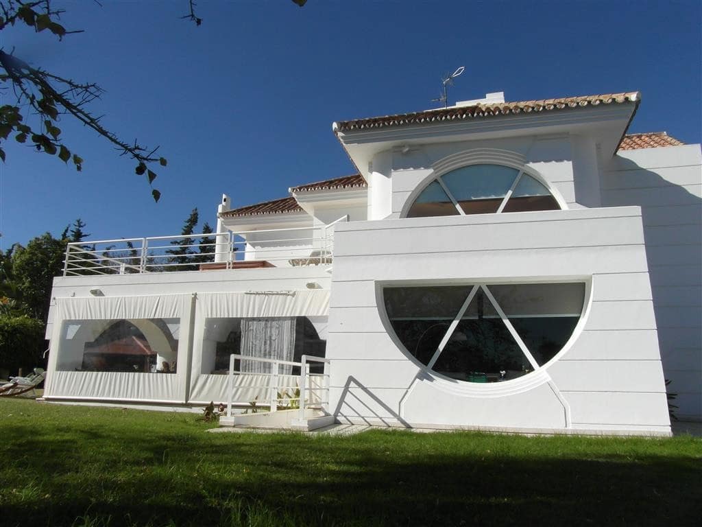 4 bedroom Villa for sale in Benahavis with pool garage - € 1,250,000 (Ref: 2834503)