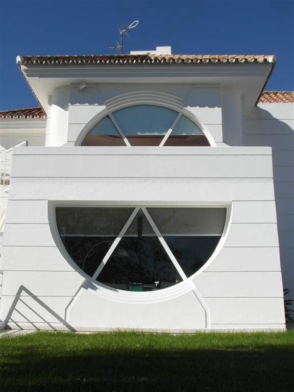 4 bedroom Villa for sale in Benahavis with pool garage - € 1,250,000 (Ref: 2834503)