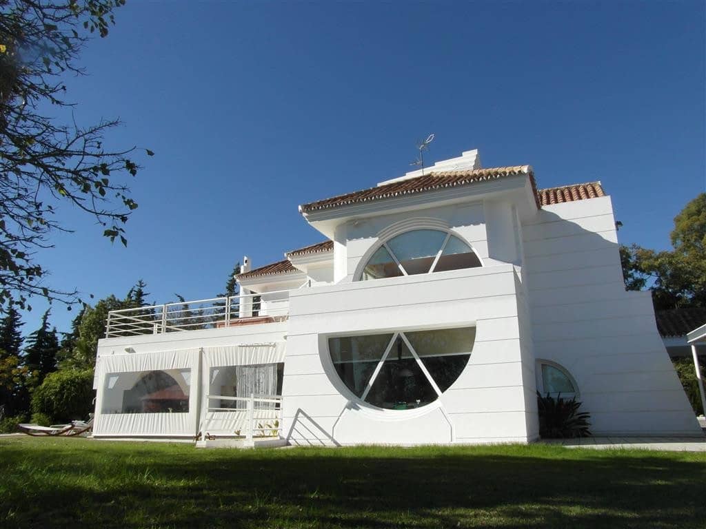 4 bedroom Villa for sale in Benahavis with pool garage - € 1,250,000 (Ref: 2834503)