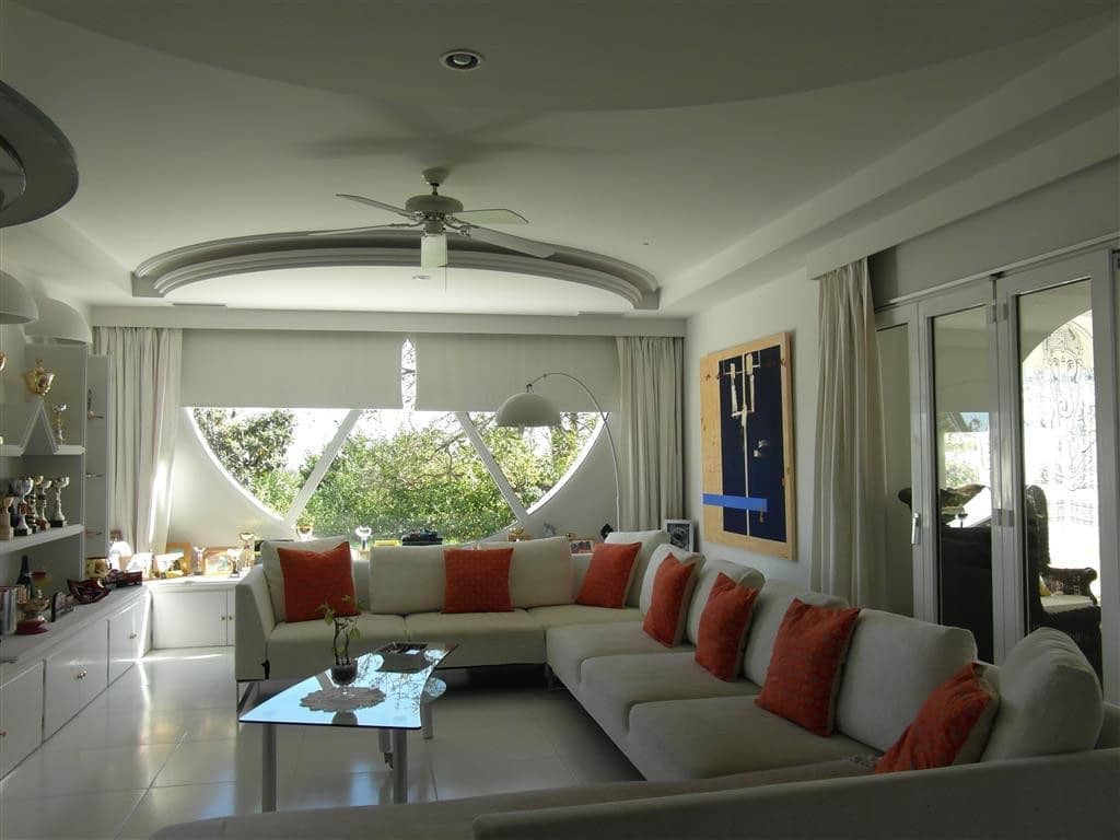 4 bedroom Villa for sale in Benahavis with pool garage - € 1,250,000 (Ref: 2834503)