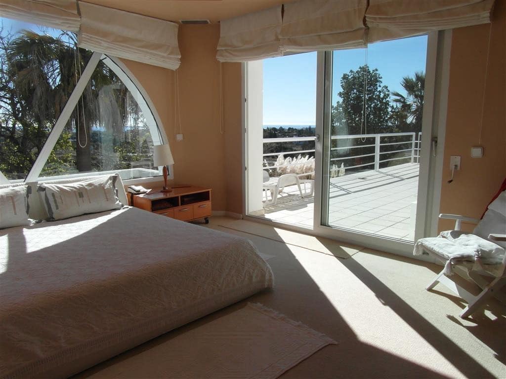 4 bedroom Villa for sale in Benahavis with pool garage - € 1,250,000 (Ref: 2834503)