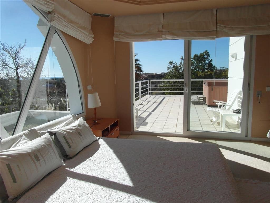 4 bedroom Villa for sale in Benahavis with pool garage - € 1,250,000 (Ref: 2834503)