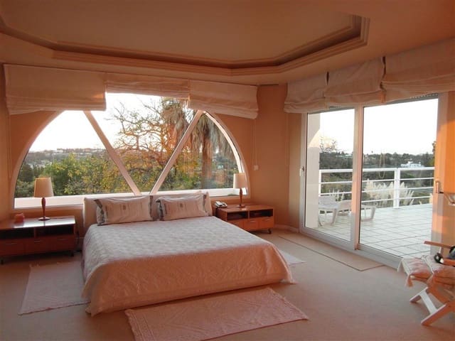 4 bedroom Villa for sale in Benahavís with pool garage - € 1,250,000 (Ref: 2834503)