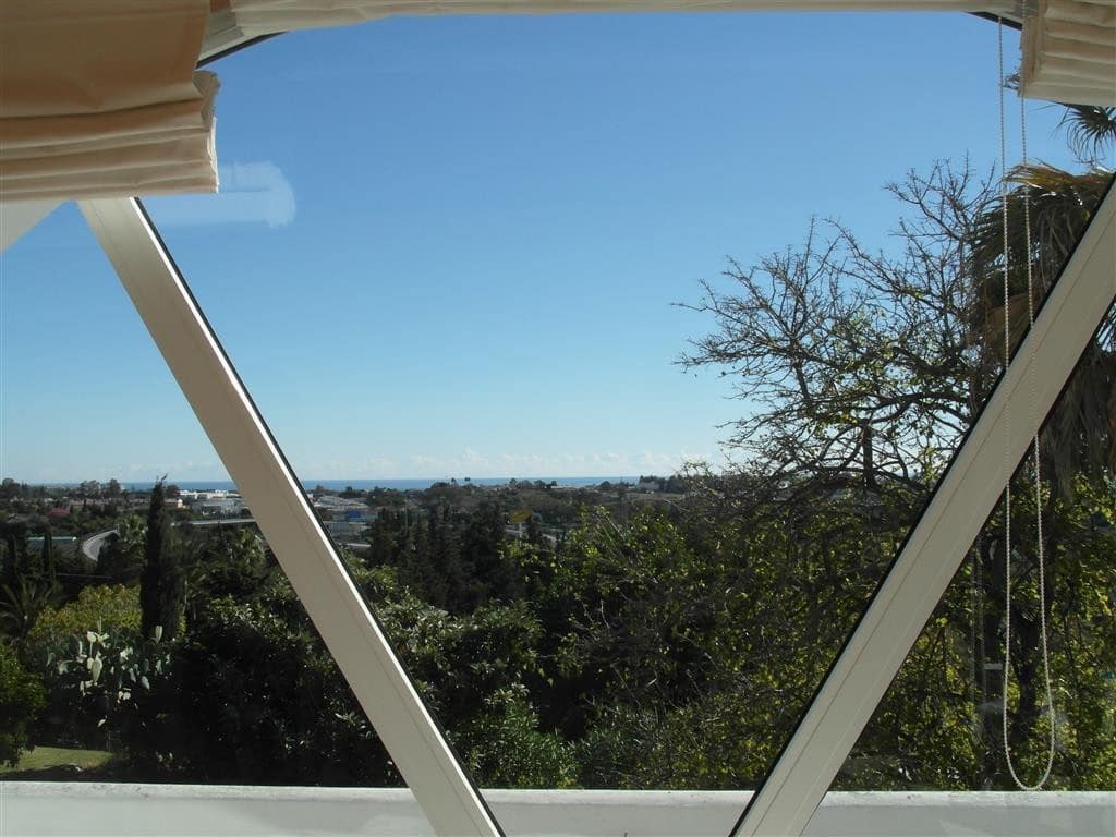 4 bedroom Villa for sale in Benahavis with pool garage - € 1,250,000 (Ref: 2834503)