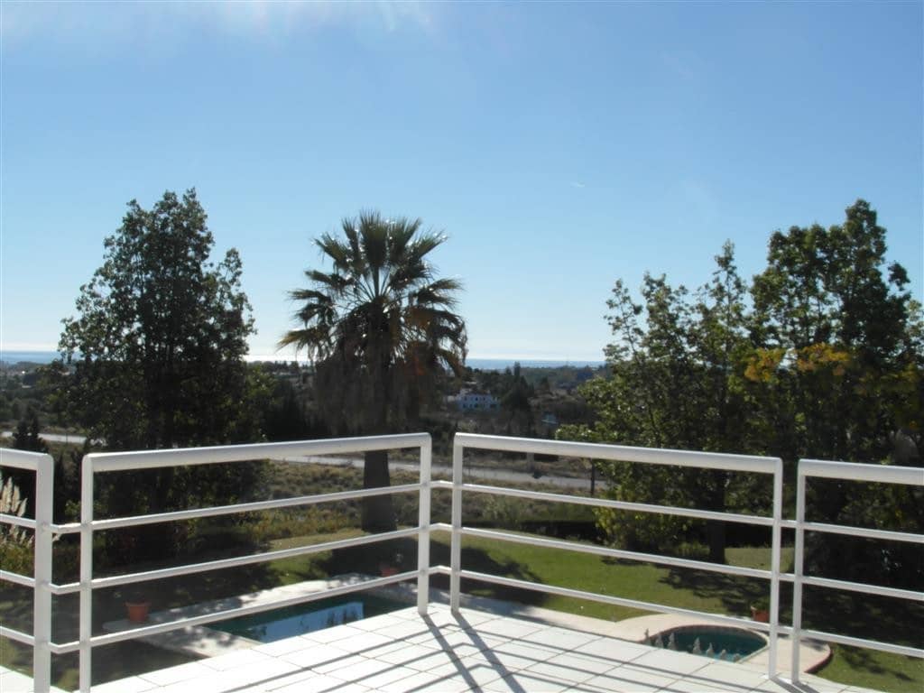 4 bedroom Villa for sale in Benahavis with pool garage - € 1,250,000 (Ref: 2834503)