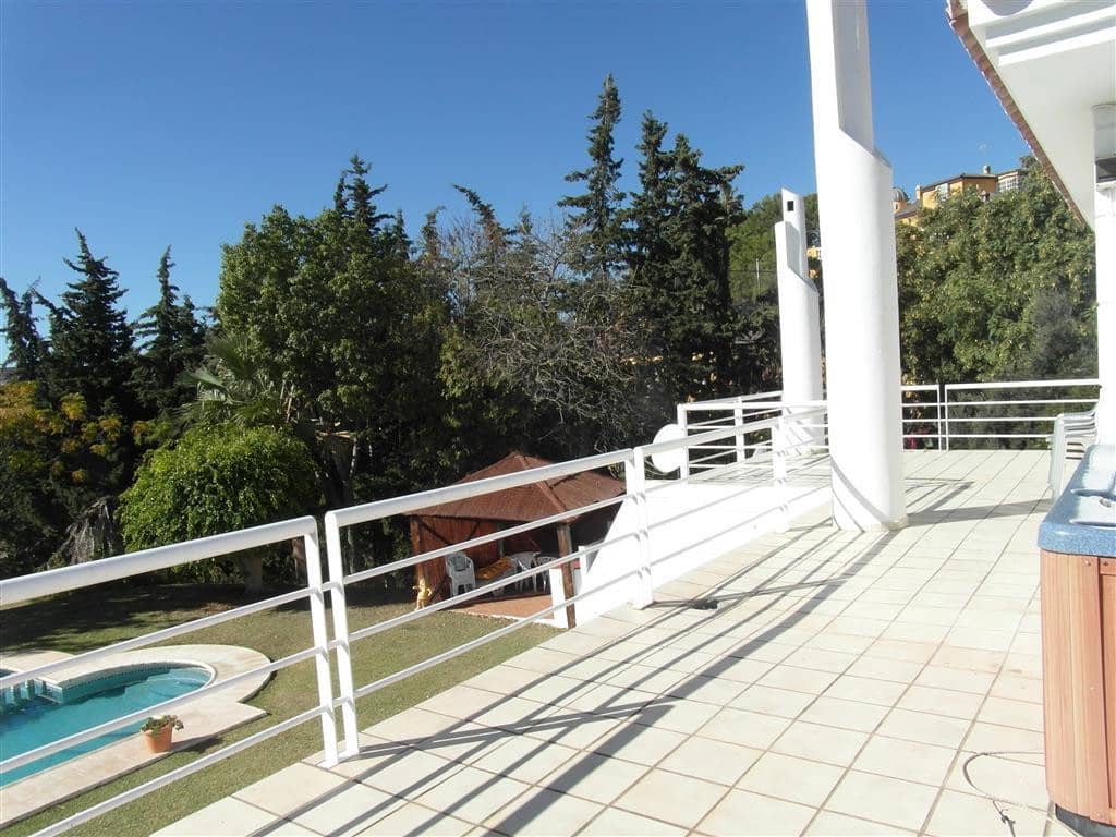 4 bedroom Villa for sale in Benahavis with pool garage - € 1,250,000 (Ref: 2834503)