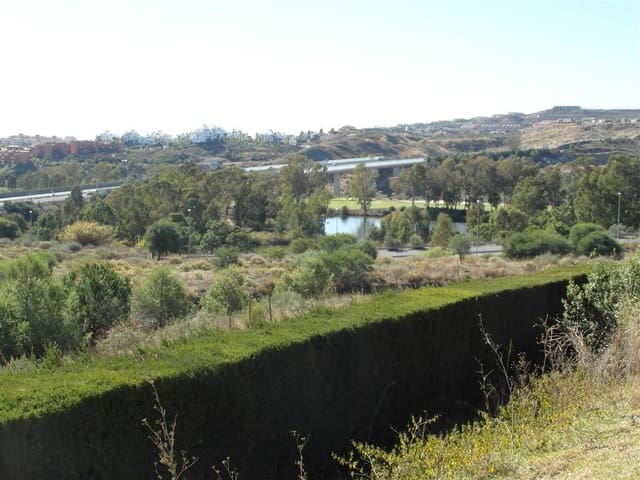 4 bedroom Villa for sale in Benahavís with pool garage - € 1,250,000 (Ref: 2834503)