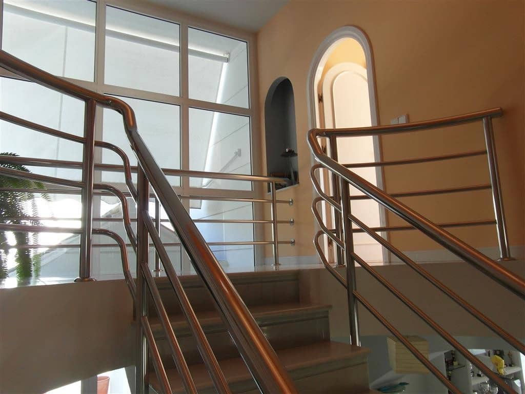 4 bedroom Villa for sale in Benahavis with pool garage - € 1,250,000 (Ref: 2834503)