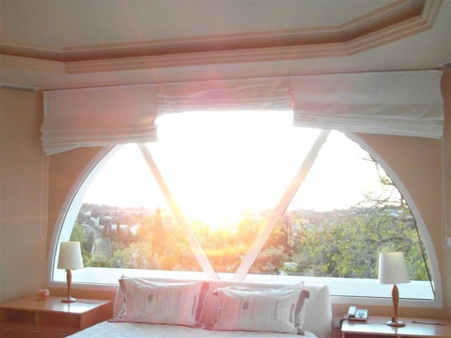 4 bedroom Villa for sale in Benahavís with pool garage - € 1,250,000 (Ref: 2834503)