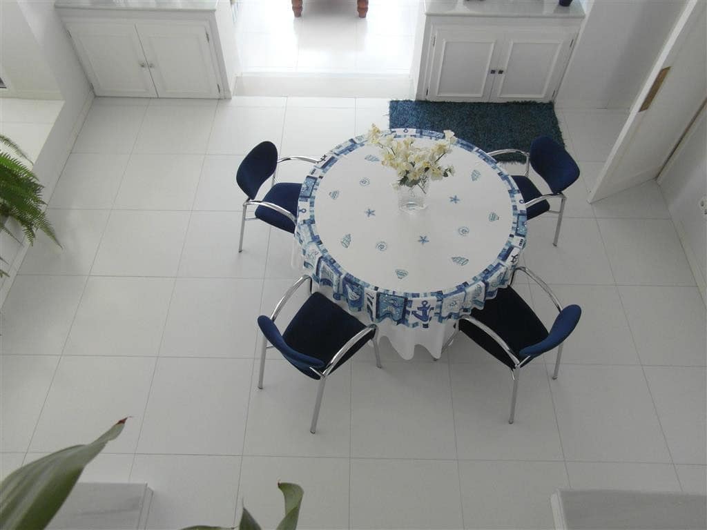 4 bedroom Villa for sale in Benahavis with pool garage - € 1,250,000 (Ref: 2834503)