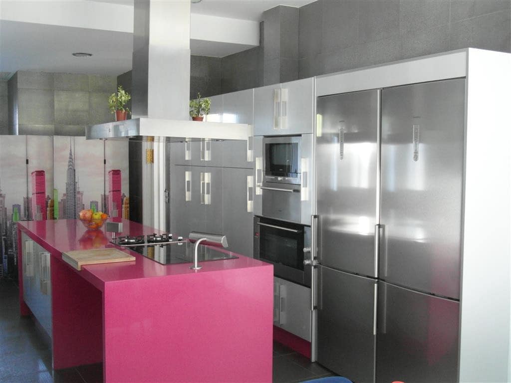 4 bedroom Villa for sale in Benahavis with pool garage - € 1,250,000 (Ref: 2834503)