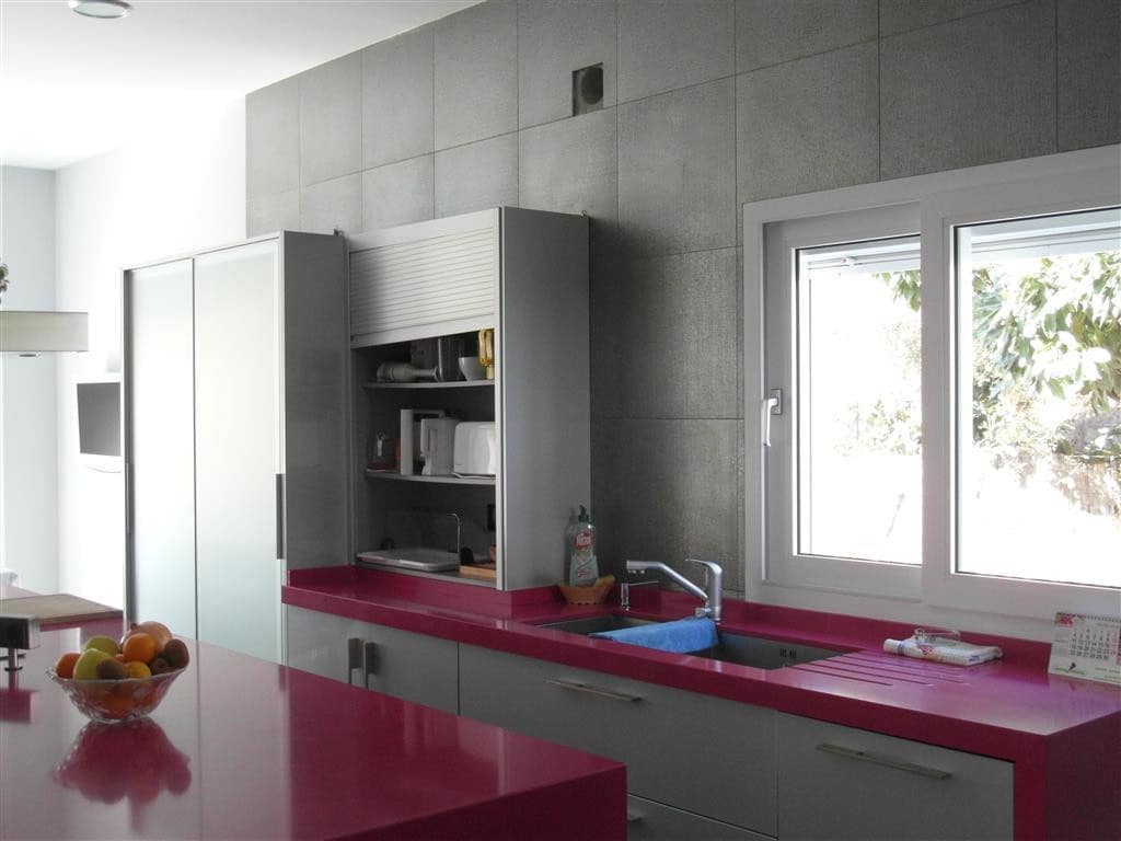 4 bedroom Villa for sale in Benahavis with pool garage - € 1,250,000 (Ref: 2834503)