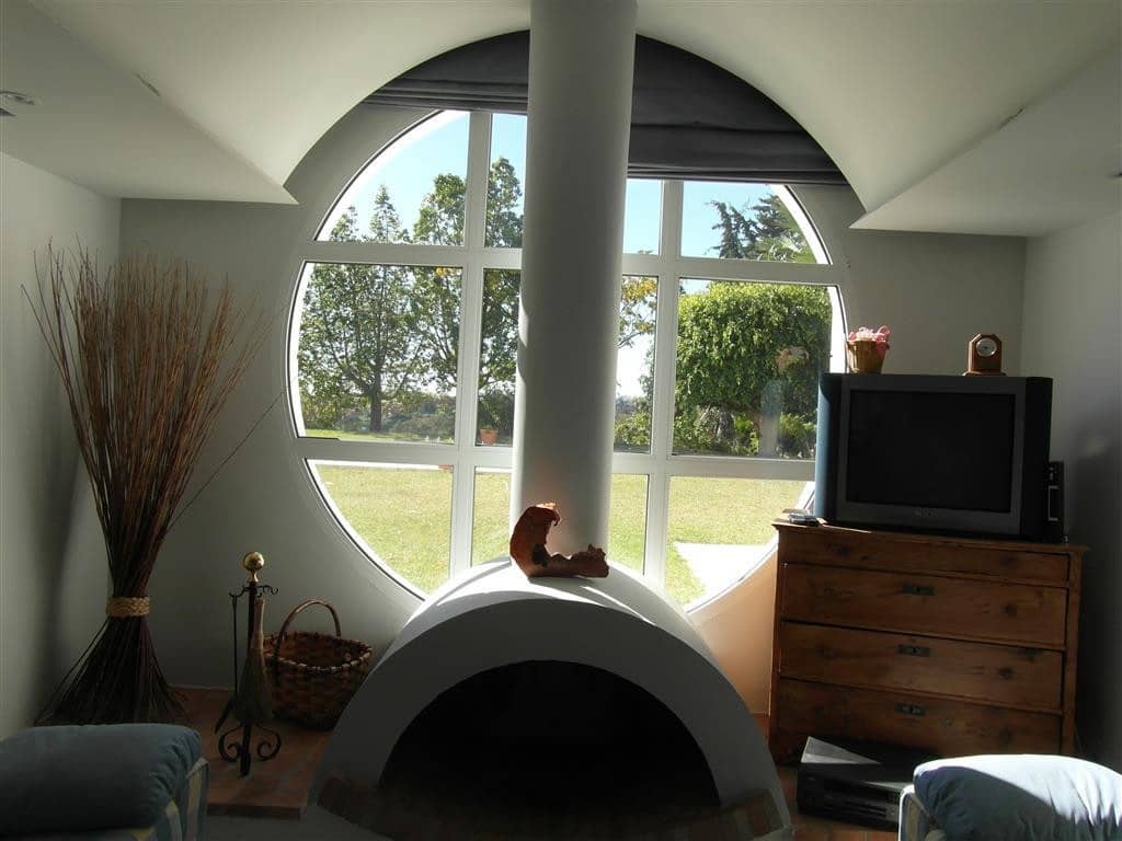 4 bedroom Villa for sale in Benahavis with pool garage - € 1,250,000 (Ref: 2834503)