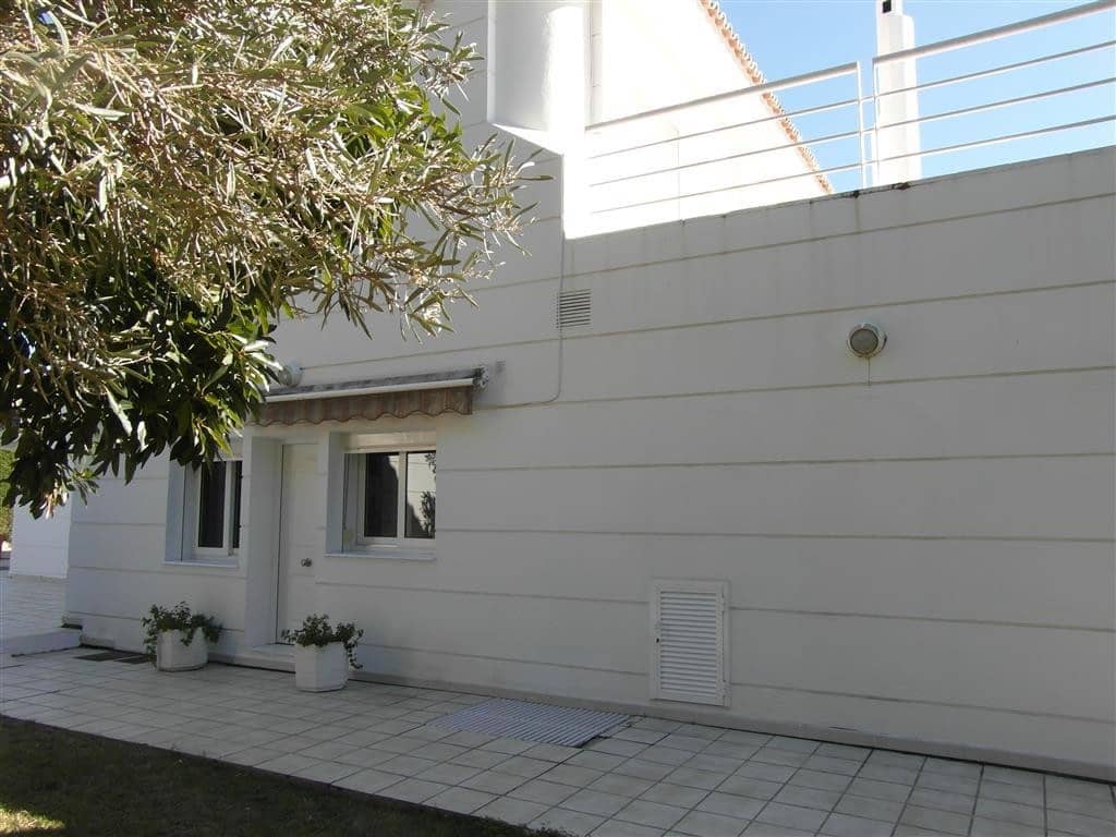 4 bedroom Villa for sale in Benahavis with pool garage - € 1,250,000 (Ref: 2834503)