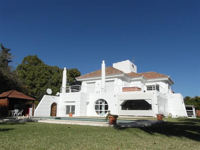 4 bedroom Villa for sale in Benahavís with pool garage - € 1,250,000 (Ref: 2834503)