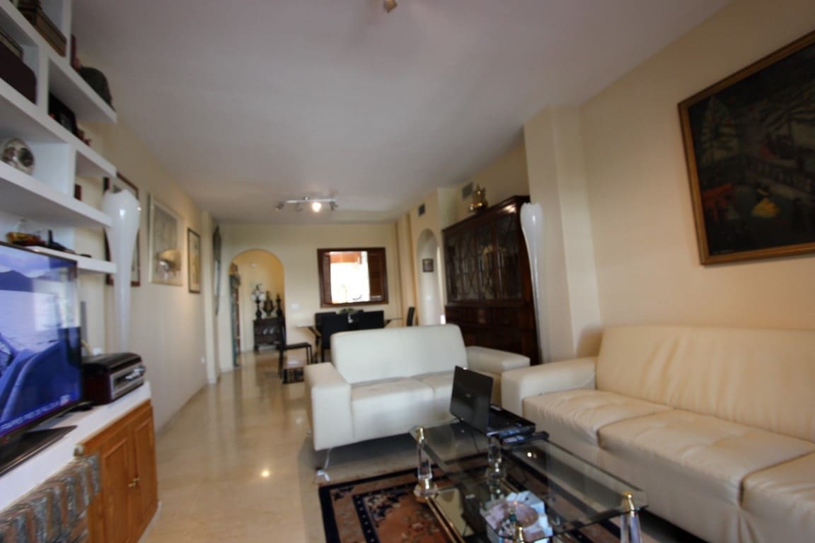 2 Zimmer Apartment zu verkaufen in Estepona mit Pool Garage - 270.000 € (Ref: 3714059)