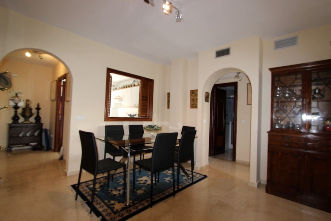 2 Zimmer Apartment zu verkaufen in Estepona mit Pool Garage - 270.000 € (Ref: 3714059)