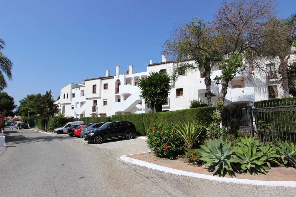 2 Zimmer Apartment zu verkaufen in Estepona mit Pool Garage - 270.000 € (Ref: 3714059)