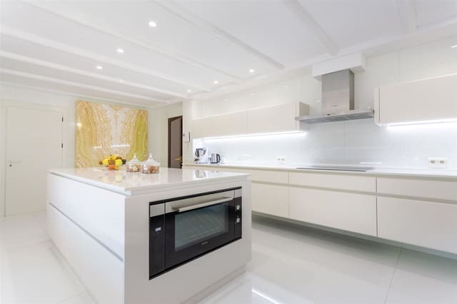 6 sypialnia Willa na sprzedaż w Río Real, Marbella z basenem garażem - 3 500 000 € (Ref: 6544792)