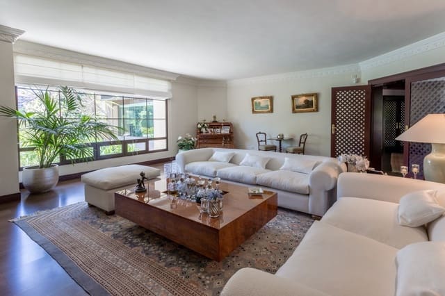 6 sypialnia Willa na sprzedaż w Río Real, Marbella z basenem garażem - 3 500 000 € (Ref: 6544792)