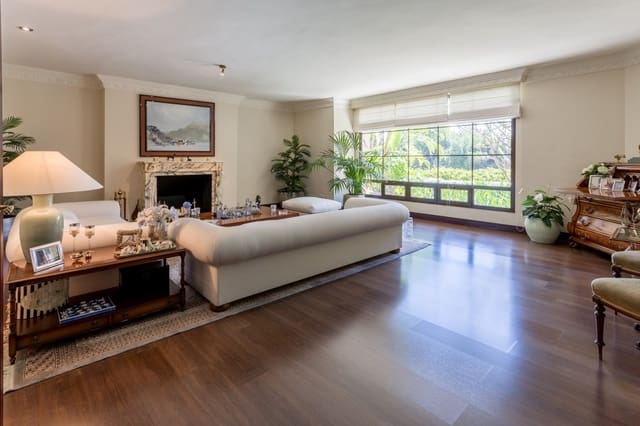 6 sypialnia Willa na sprzedaż w Río Real, Marbella z basenem garażem - 3 500 000 € (Ref: 6544792)