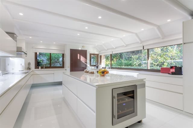 6 quarto Moradia para venda em Río Real, Marbella com piscina garagem - 3 500 000 € (Ref: 6544792)