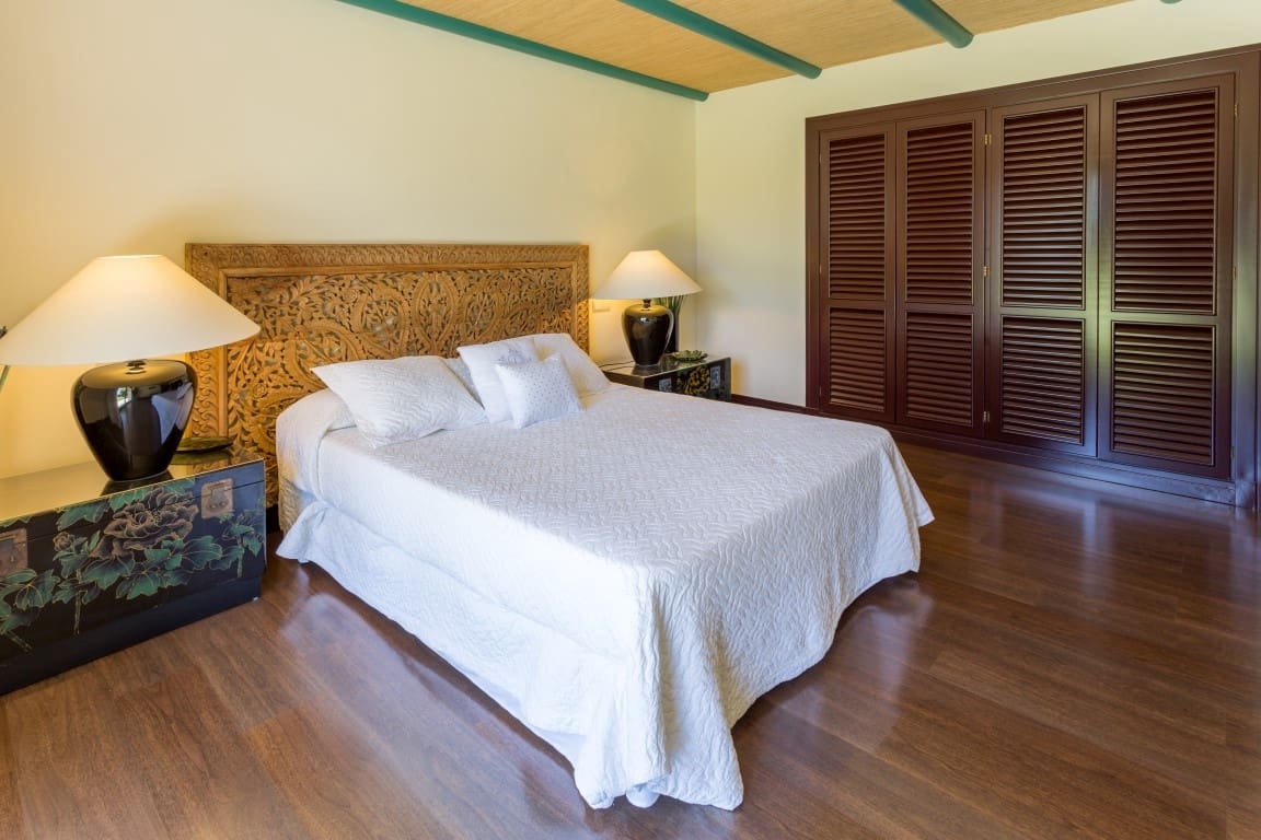 6 bedroom Villa for sale in Rio Real with pool garage - € 3,500,000 (Ref: 6544792)