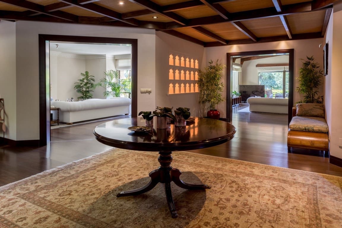 6 bedroom Villa for sale in Rio Real with pool garage - € 3,500,000 (Ref: 6544792)