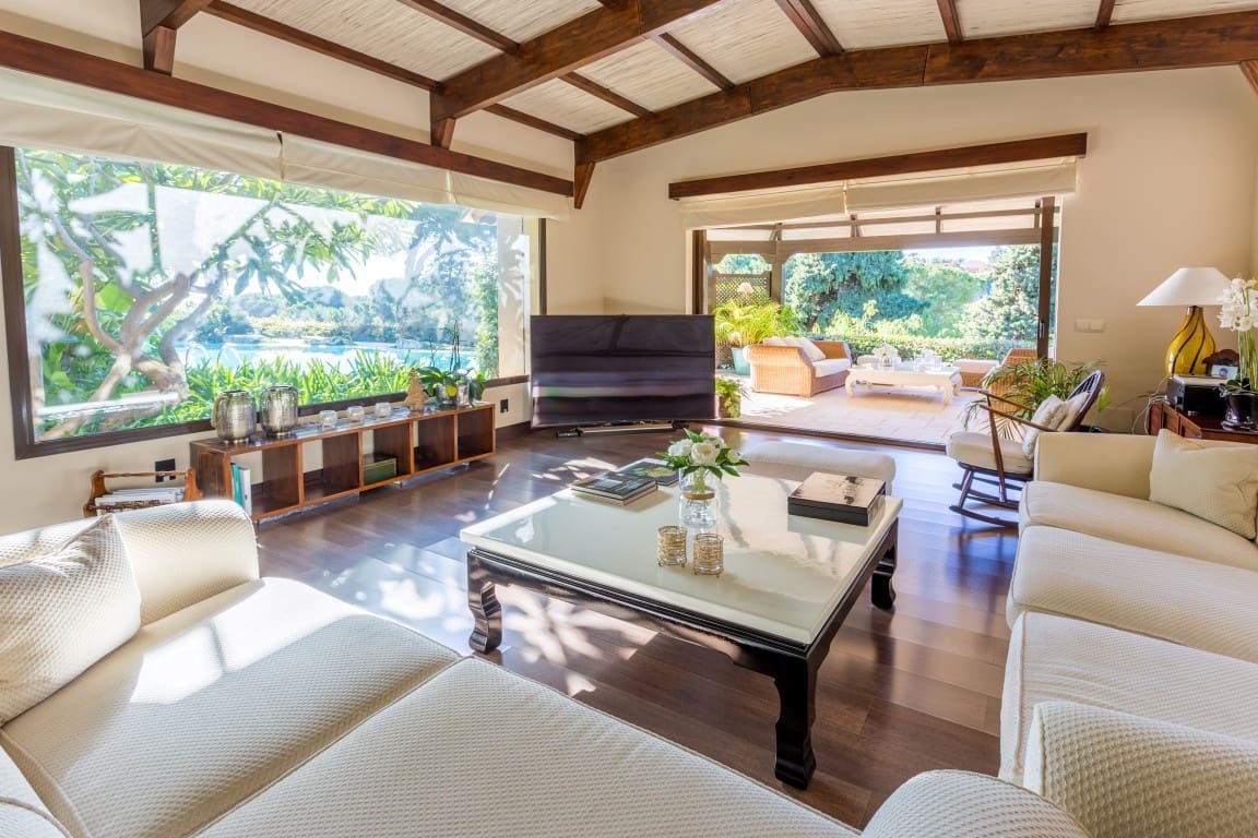 6 bedroom Villa for sale in Rio Real with pool garage - € 3,500,000 (Ref: 6544792)