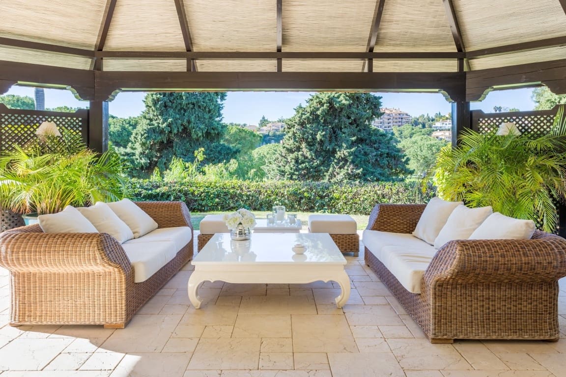 6 bedroom Villa for sale in Rio Real with pool garage - € 3,500,000 (Ref: 6544792)