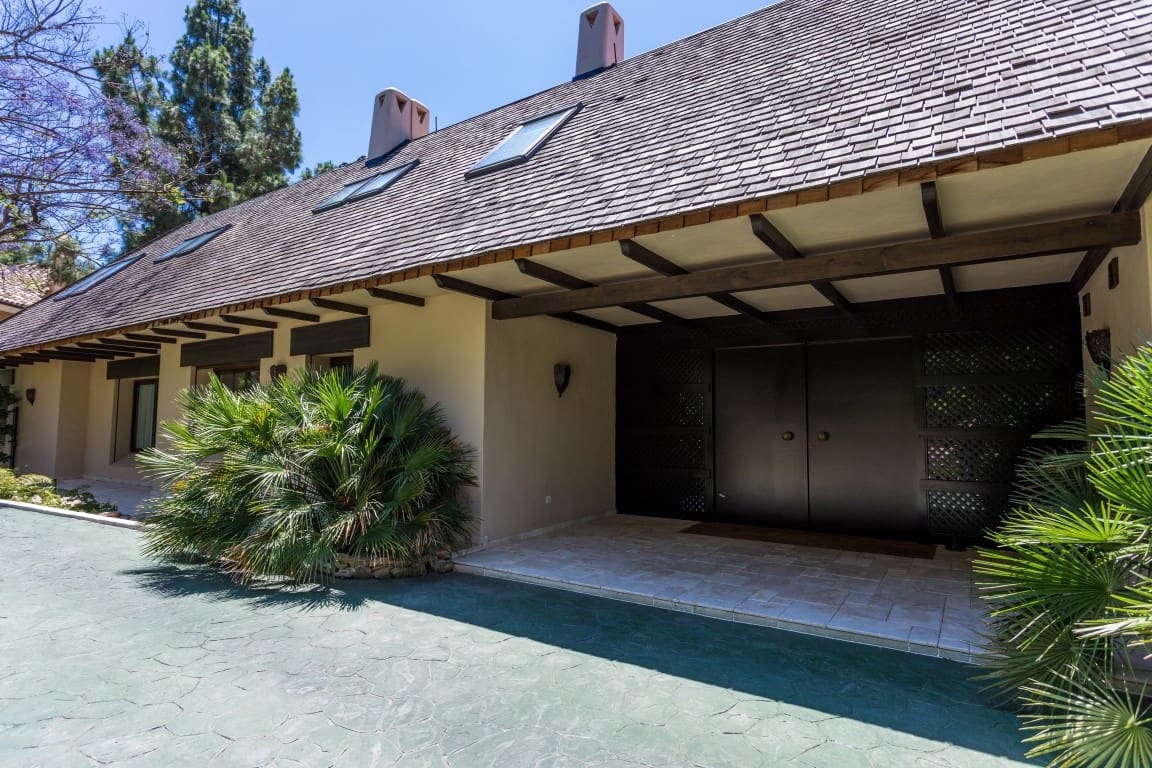 6 bedroom Villa for sale in Rio Real with pool garage - € 3,500,000 (Ref: 6544792)