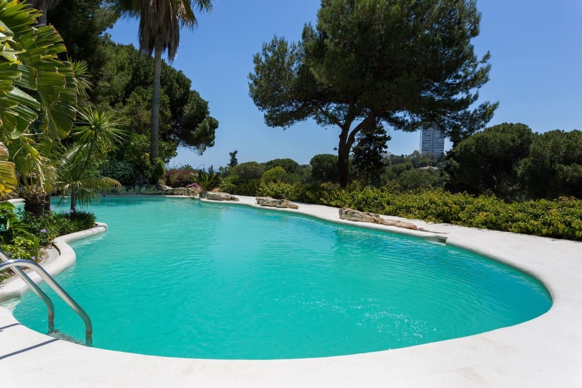 6 bedroom Villa for sale in Rio Real with pool garage - € 3,500,000 (Ref: 6544792)