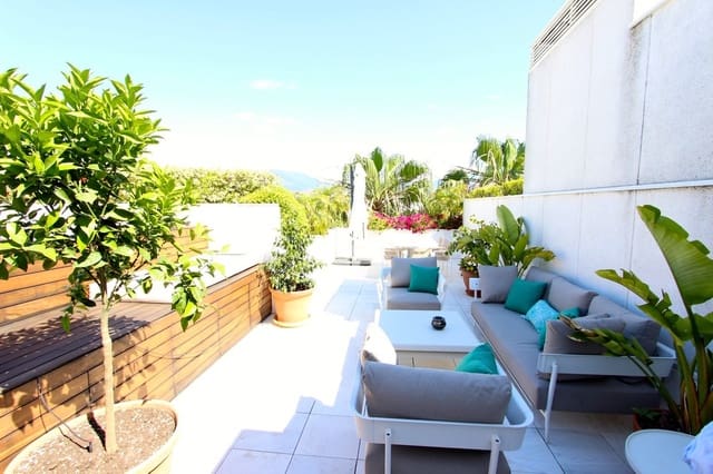 3 sypialnia Penthouse na sprzedaż w Puerto Banus, Marbella z basenem garażem - 4 900 000 € (Ref: 6544801)
