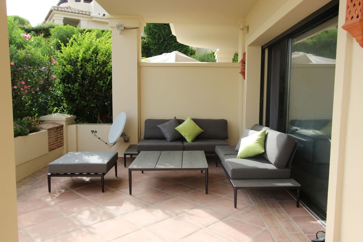 2 bedroom Apartment for sale in Benahavis with pool garage - € 575,000 (Ref: 6544810)