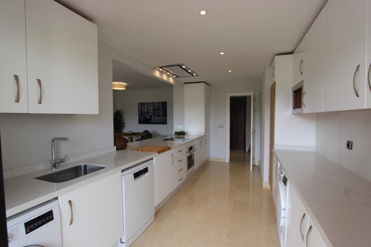 2 bedroom Apartment for sale in Benahavis with pool garage - € 575,000 (Ref: 6544810)