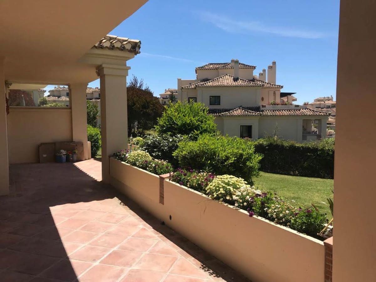 2 bedroom Apartment for sale in Benahavis with pool garage - € 575,000 (Ref: 6544810)
