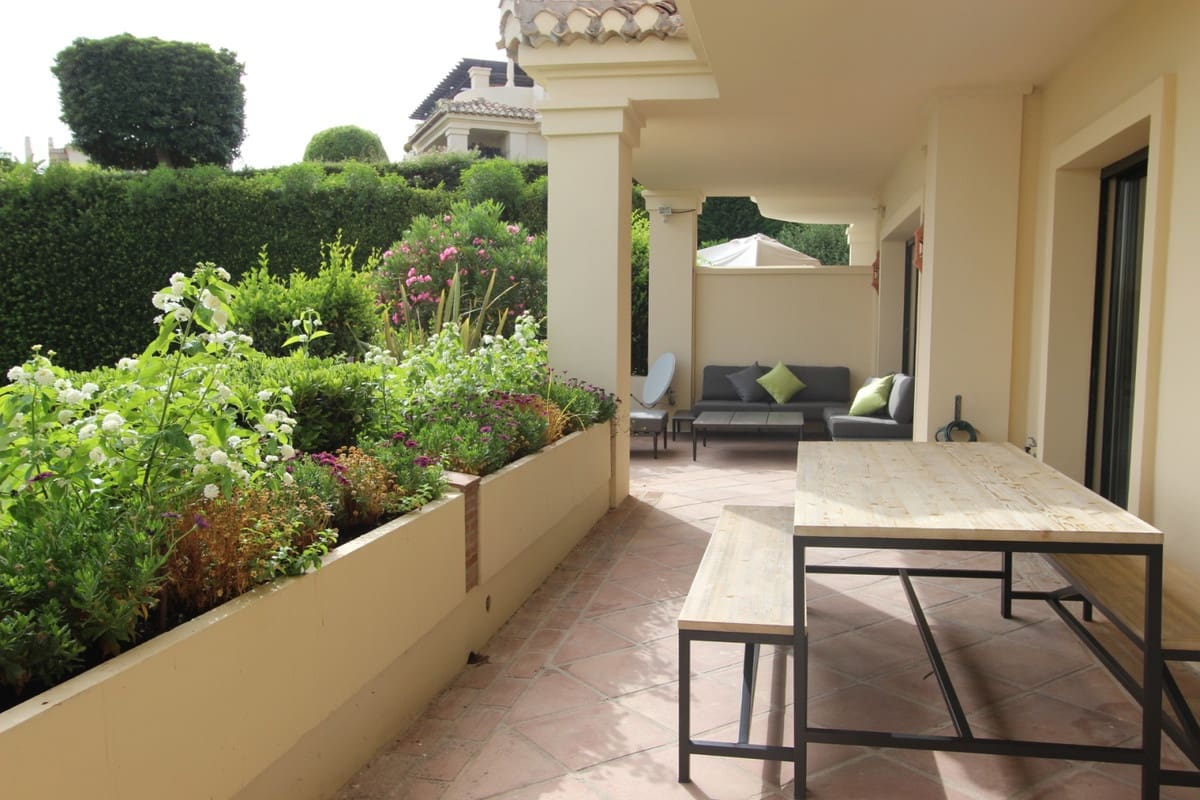 2 bedroom Apartment for sale in Benahavis with pool garage - € 575,000 (Ref: 6544810)