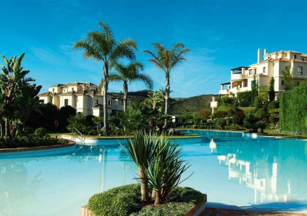 2 bedroom Apartment for sale in Benahavis with pool garage - € 575,000 (Ref: 6544810)