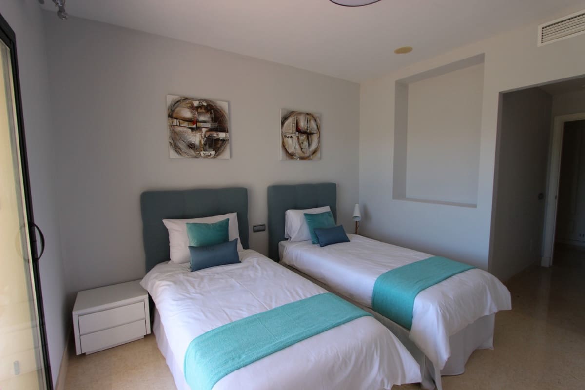 2 bedroom Apartment for sale in Benahavis with pool garage - € 575,000 (Ref: 6544810)